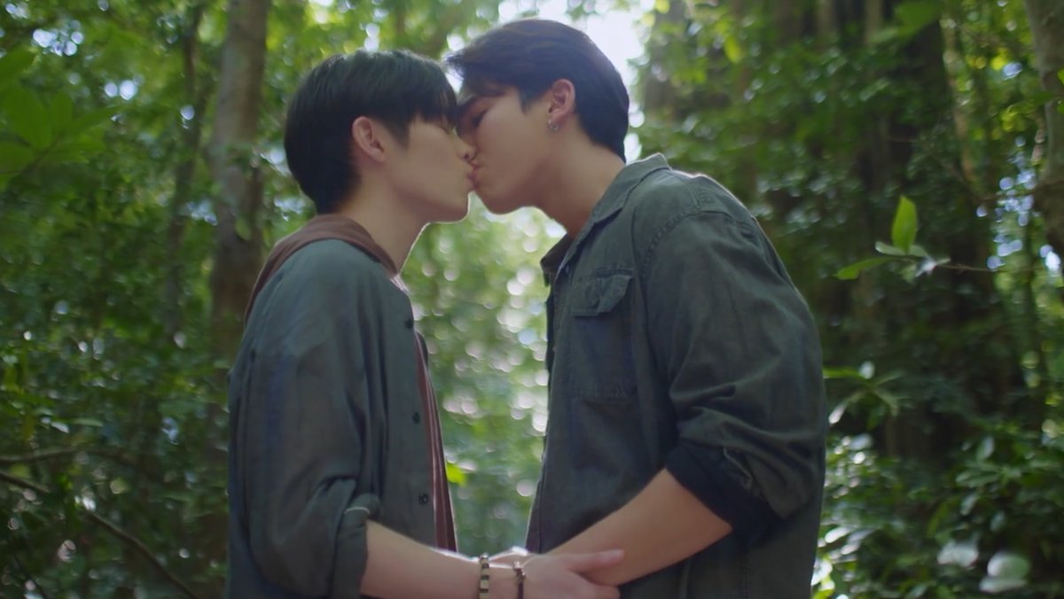 UPDATE: #TwoWorlds, starring Nat Natasitt and Max Kornthas, drops a short teaser ahead of its premiere on March 21! The drama is based on Prang’s novel of the same name and will air every Thursday at 9 PM GMT+8 on iQIYI, VIP applies for the advance episode.