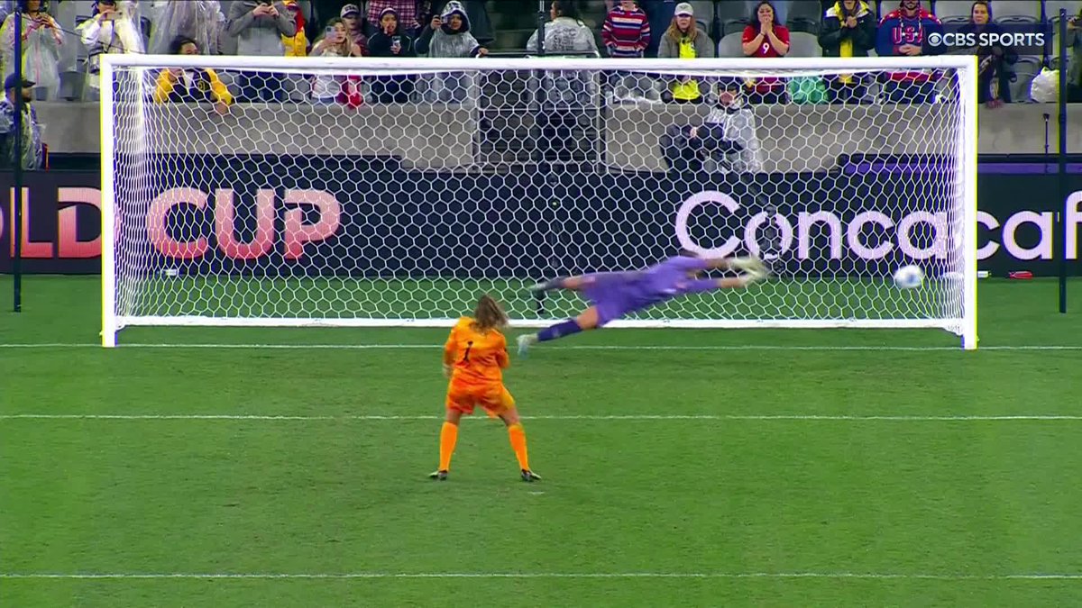 ALYSSA NAEHER FROM THE SPOT 🤩 (via @AttackingThird)