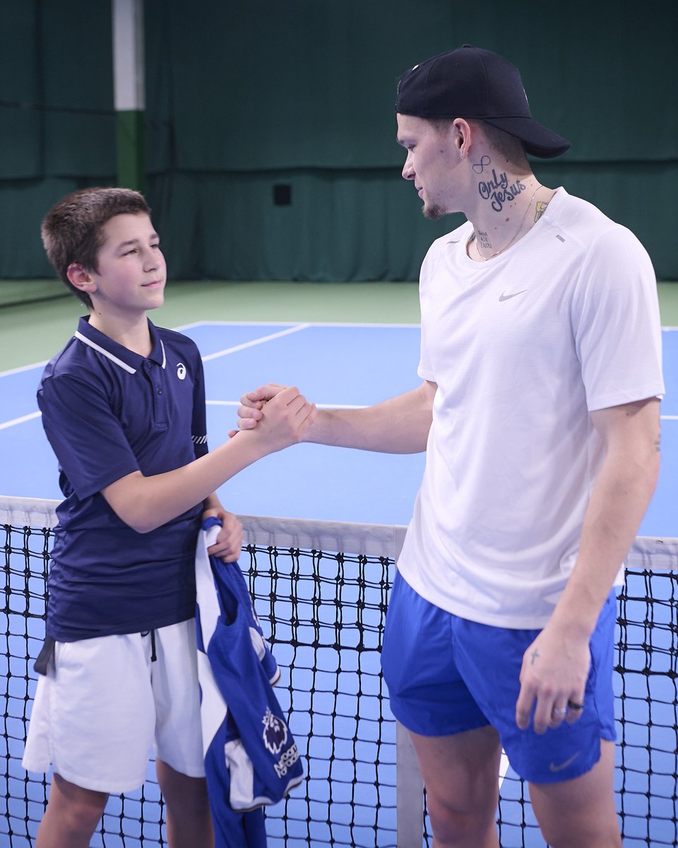 In 2022, Pasha had to leave Ukraine and his father to move to the UK. He found comfort in sport, and in particular cheering on compatriot Mykhailo Mudryk. Upon hearing Pasha’s story, the Chelsea FC forward organised a very special surprise 💙