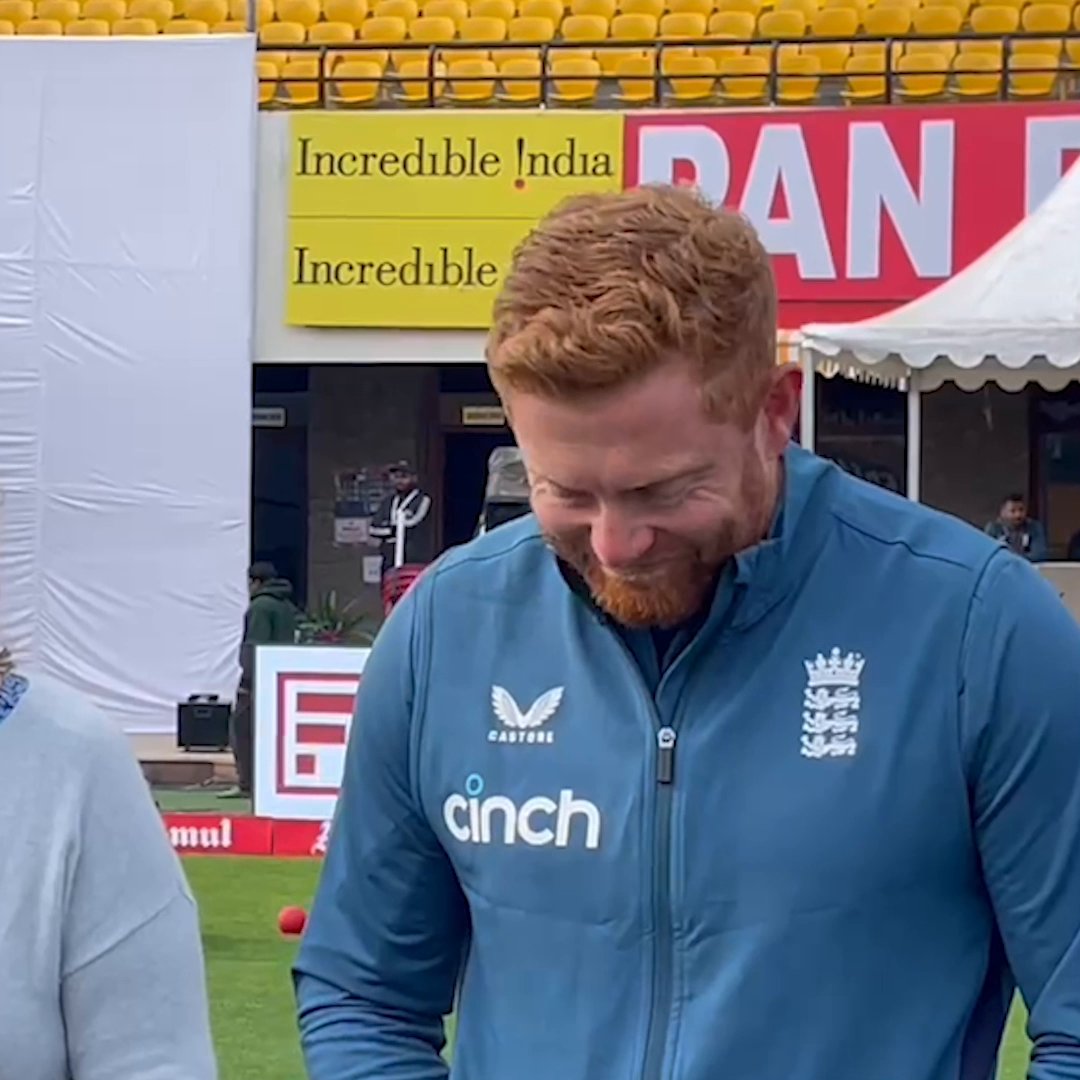 Not a dry eye in the huddle 🥲 As emotional and as special as these incredible cap presentations come 🧢 🦁 🏴 💯 Jonny Bairstow 🤝 Joe Root ❤️