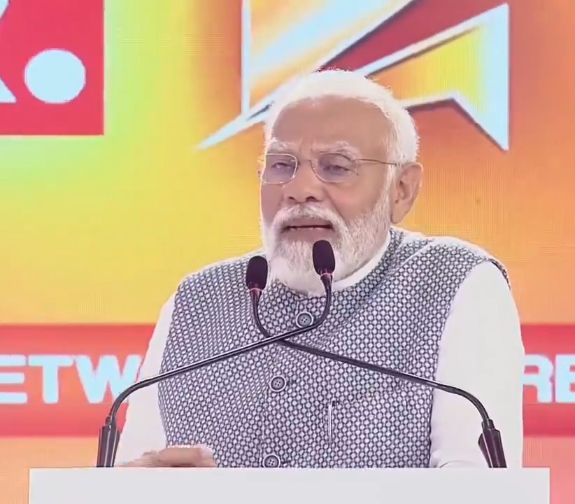 नकारात्मक सोच को पीछे छोड़, विकसित भारत के लक्ष्य की ओर बढ़ चला है भारत!