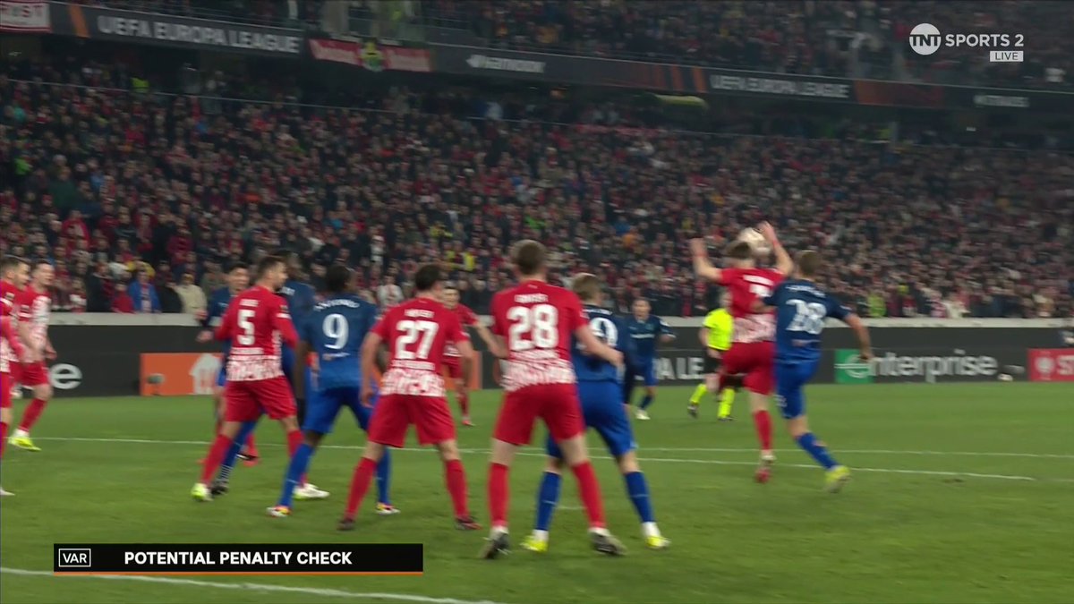 West Ham are denied a penalty in injury time โ Should VAR have given the handball? #UEL