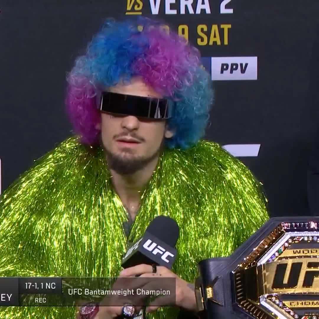 Los fans de C H🖕🏽T O🇪🇨V E R A no dejan hablar al campeón! Se siente la porra! 🇪🇨 #UFC299