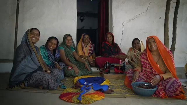 पीएम स्वनिधि योजना ने गरीब से गरीब कामगारों के जीवन में भी नई खुशियां भरी हैं। इनमें बड़ी संख्या में हमारी माताएं-बहनें भी शामिल हैं।