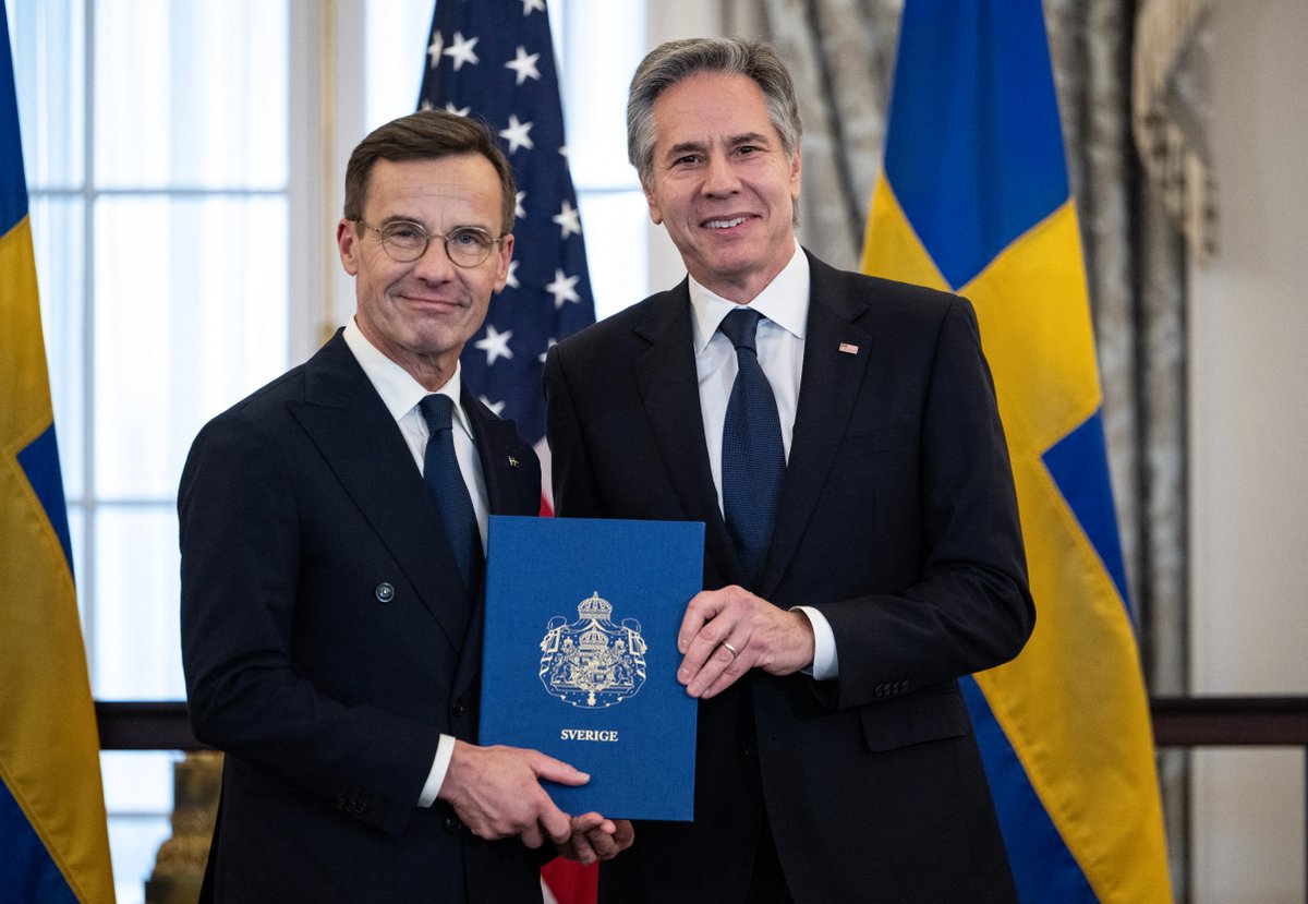 🇸🇪瑞典3月7日正式加入北约,成为北约第32个成员国。 俄罗斯入侵乌克兰后,瑞典放弃其中立政策,于2022年5月申请加入北约。这也标志着瑞典终结200年来的不结盟政策。