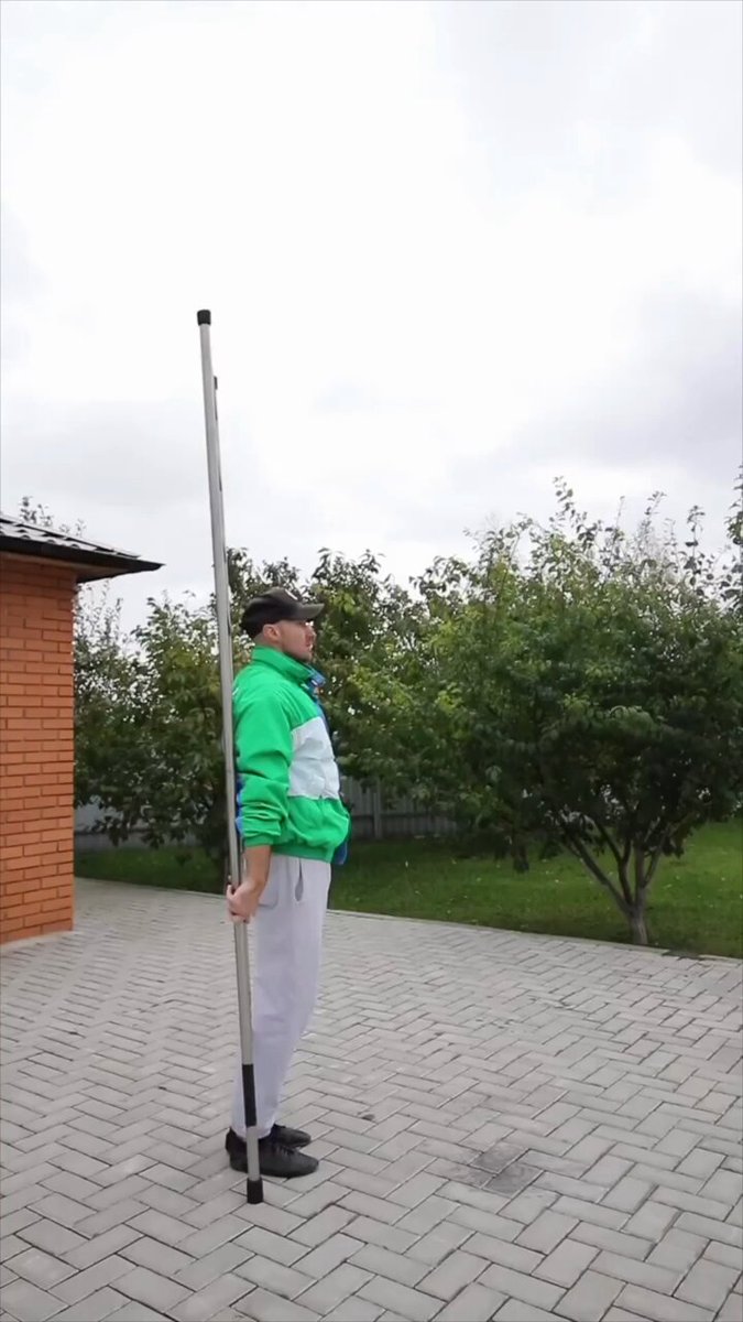 This guy using the ladder like a natural extension of his body [📹 bondarev001]