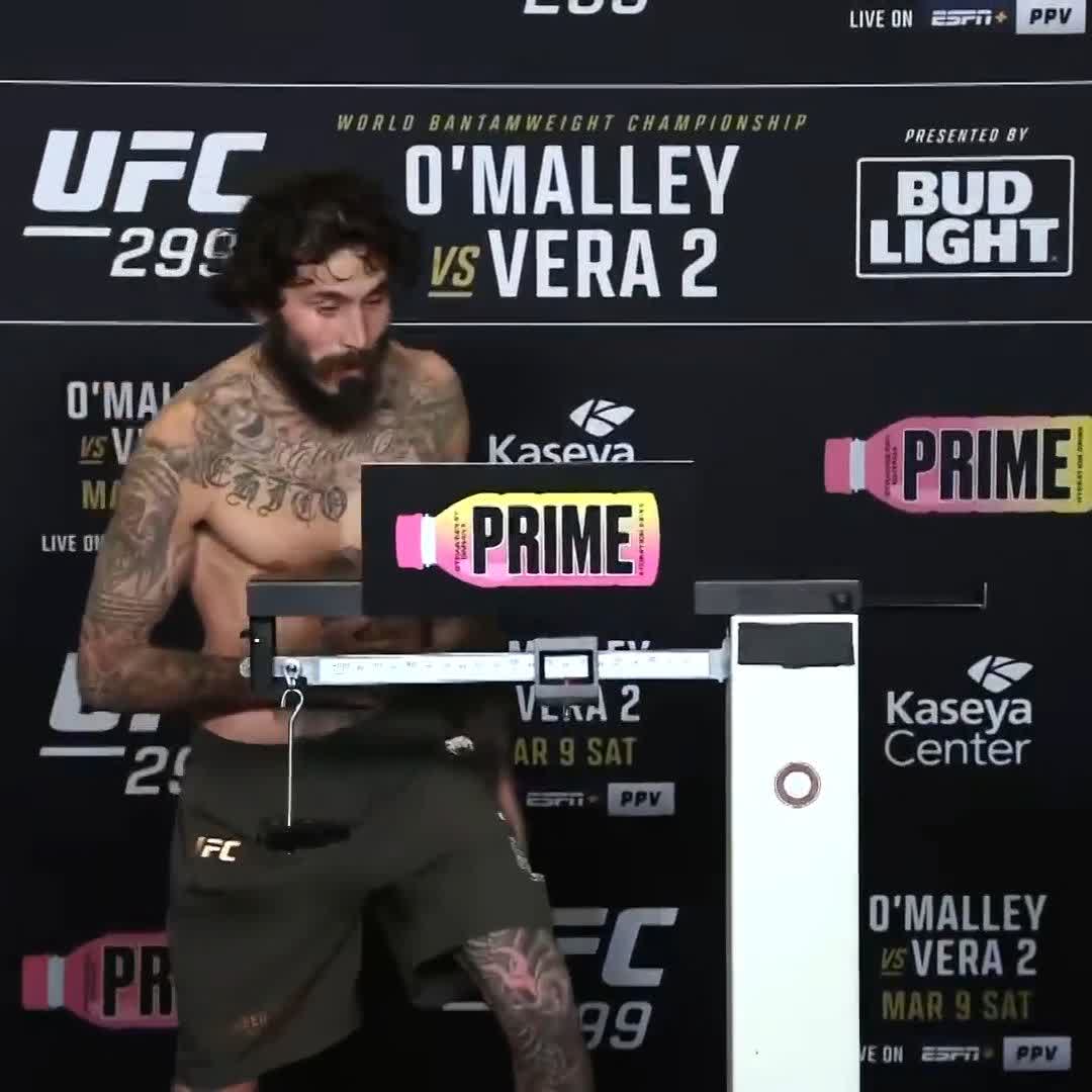 Ecuador tiene pelea de título! 🇪🇨 C H🖕🏽T O🇪🇨V E R A marca 135 libras para #UFC299 🏆