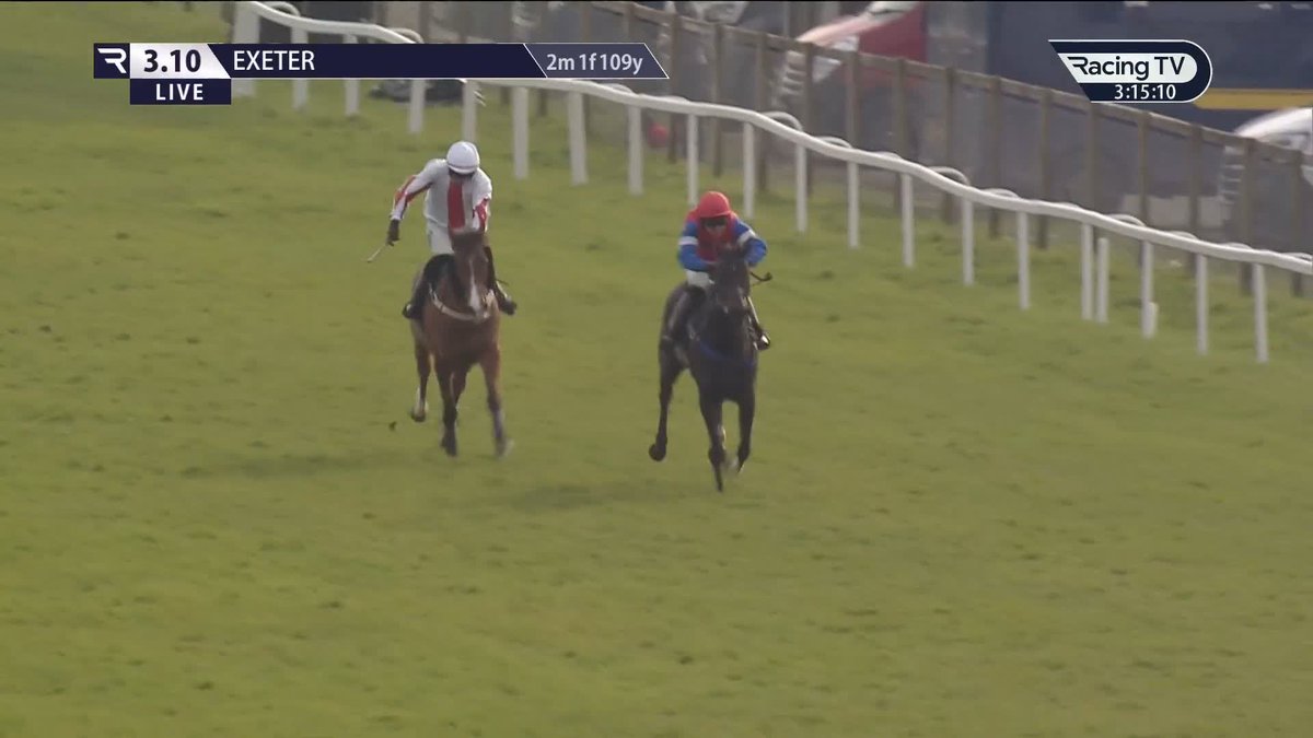 Goshen snatches victory from the jaws of defeat under Niall Houlihan in a thriller at Exeter Racecourse. 👀 That's his first success since November 2022. Gary & Josh Moore Racing