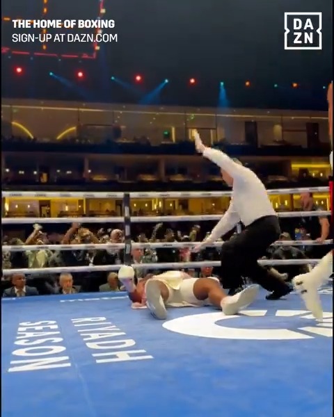 This angle of Anthony Joshua’s knockout punch 😳🥊 (via DAZN Boxing)
