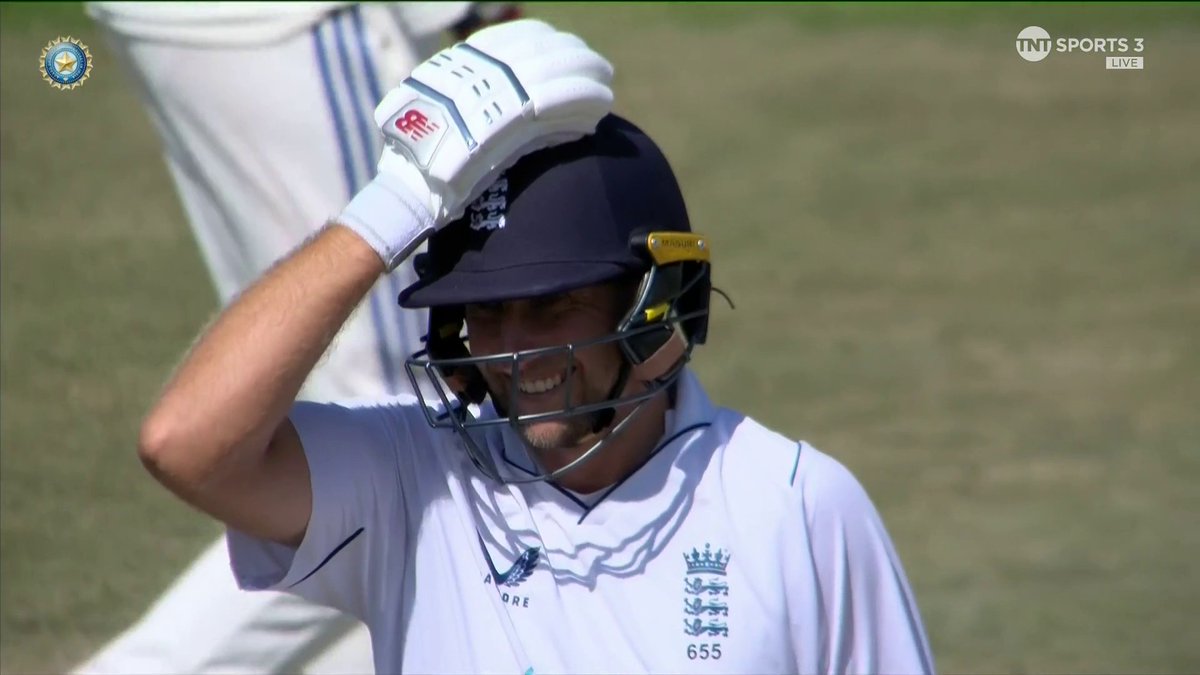 Shoaib Bashir trying to review only to be told by Joe Root he'd been bowled 🤣 #INDvENG