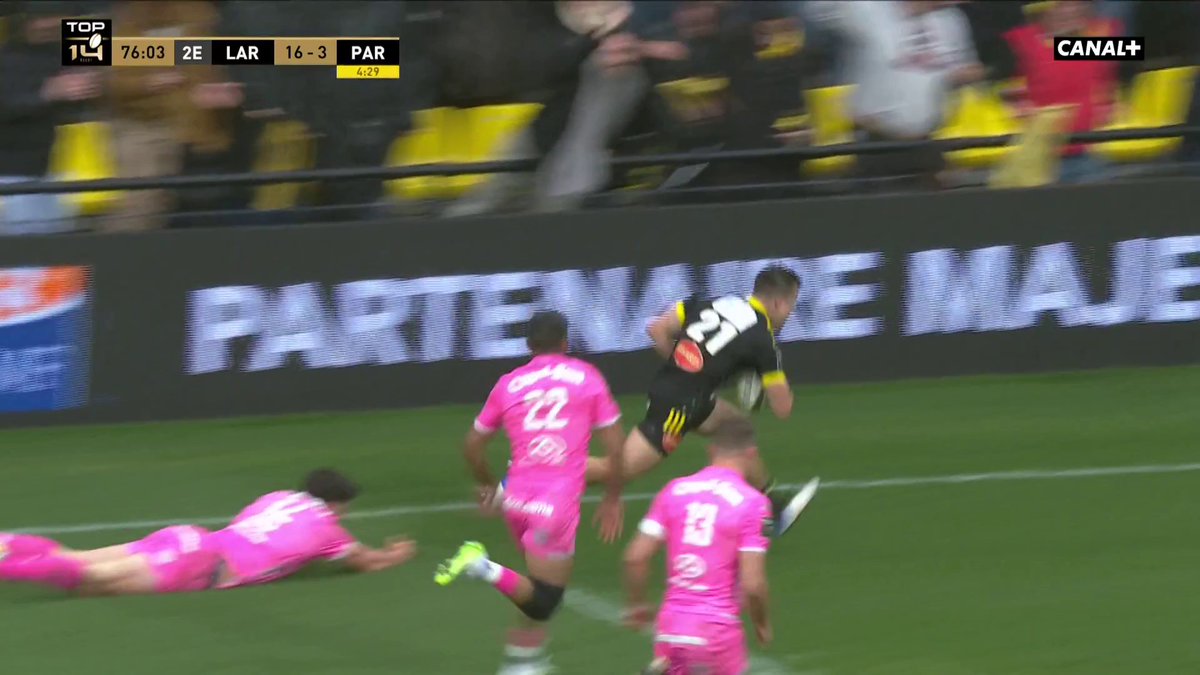 L'ESSAI DU BONUS 🔥 Les Rochelais parachèvent leur succès face à Paris grâce à cet essai en solo de Thomas Berjon 🙌 #SRSFP