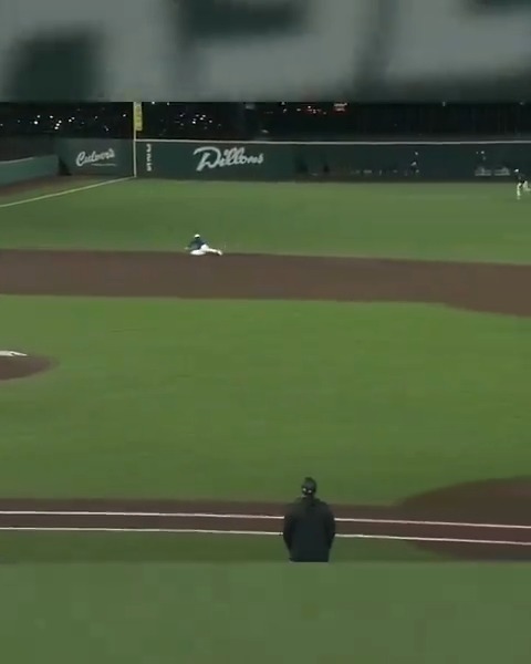 Kansas State threw a combined no-hitter last night, kept intact by this amazing play by Kaelen Culpepper. 👏 (🎥: ESPN)