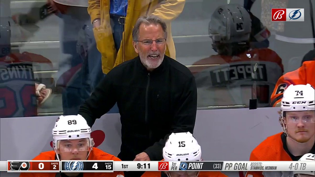 Flyers coach John Tortorella wouldn't leave after getting tossed 😂