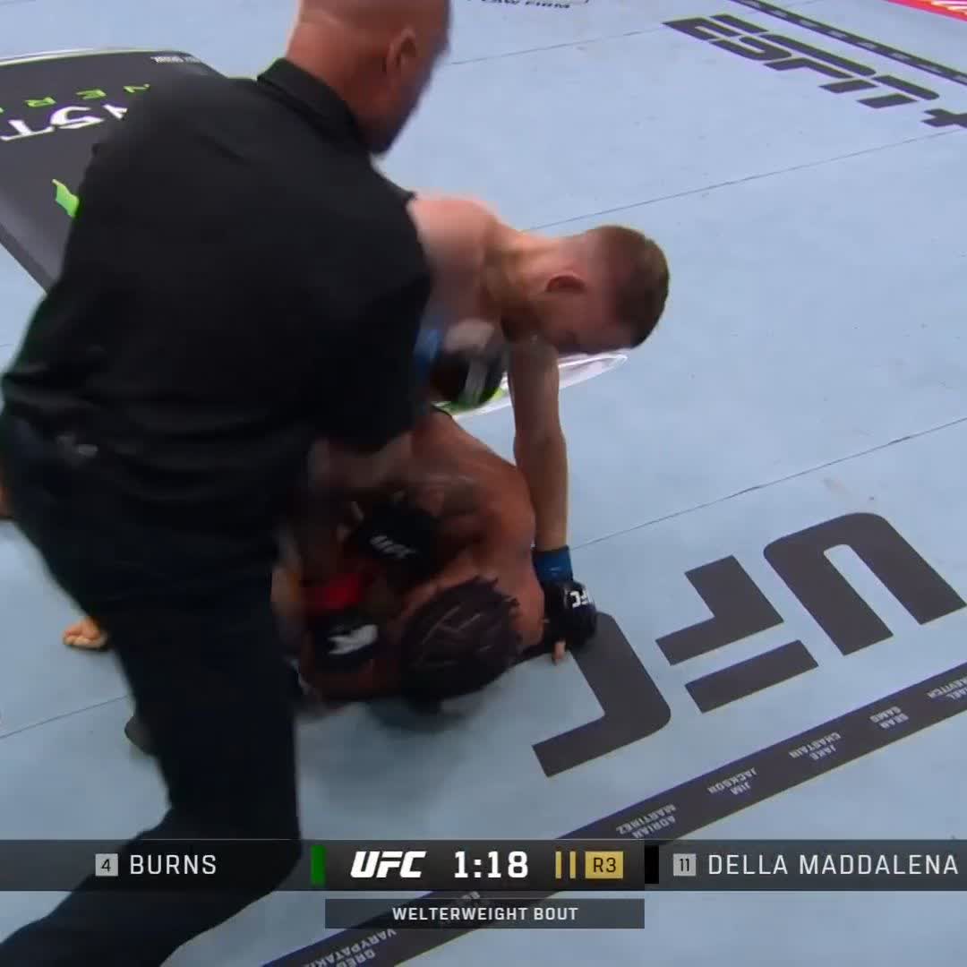 What a finish to this fight by Jack Della Maddalena 👏 He pulls through in round three to get the TKO! #UFC299