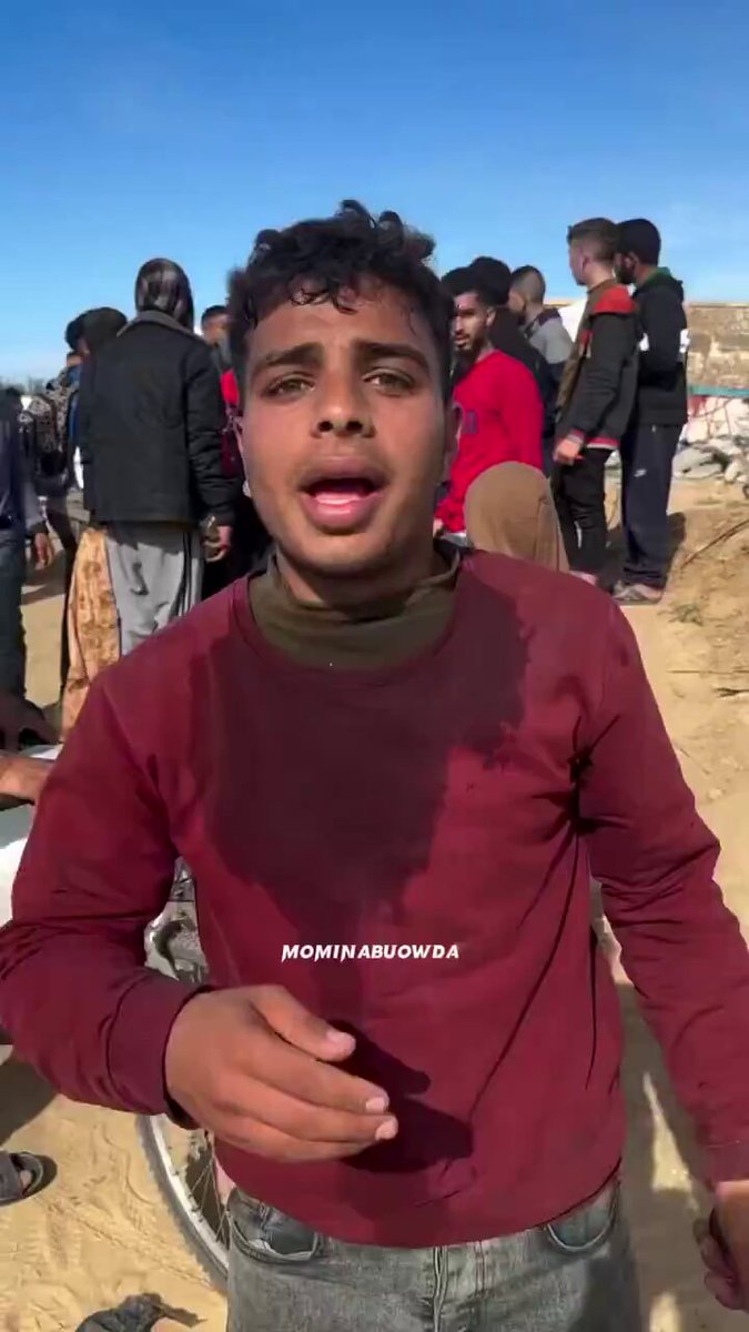 Gazze'nin kuzey bölgesinde, hayatta kalmaya çalışan Filistinliler. "Açlıktan ölüyoruz, yemek istiyoruz." Bir zulmü engelleyemiyorsanız onu mutlaka DUYURUN. GAZZE'Yİ UNUTMA UNUTTURMA.