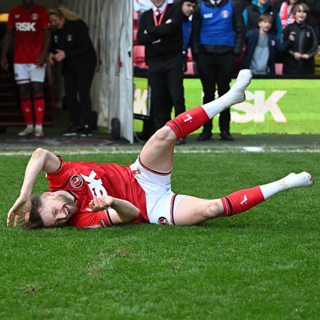 🏴󠁧󠁢󠁥󠁮󠁧󠁿 Charlton Athletic have a traditional tunnel jump after games, especially for the goalscorer... Alfie May won't want to watch this back! 🤣