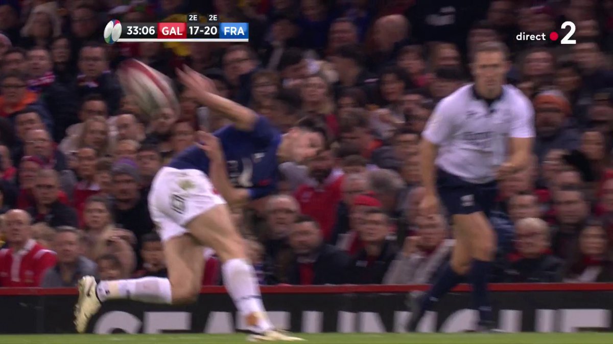 #SixNationsRugby | 🏴󠁧󠁢󠁷󠁬󠁳󠁿⚡🇫🇷 C'est la mi-temps à Cardiff, le moment idéal pour regarder à nouveau cette incroyable chistera de 40 mètres signée Le Garrec ! Un bijou 🤩 #WALFRA ▶️ Le direct :