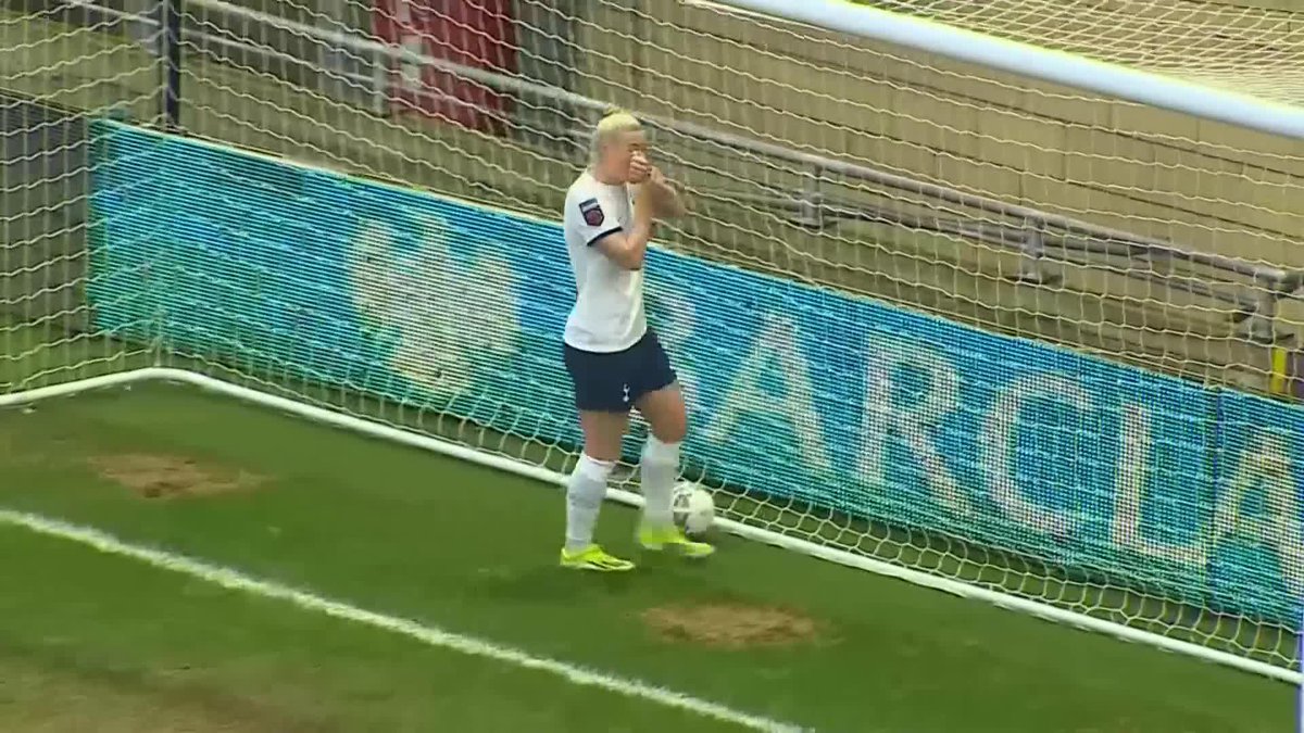 Bethany England capitalises on a mistake to give Tottenham Hotspur Women a late leveller! ๐ฑ #AdobeWomensFACup