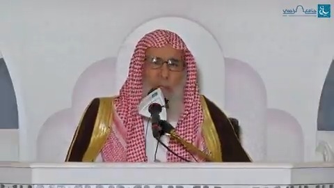 "الاختفاء القسري، الحبس الانفرادي، منعه من التواصل مع عائلته، التعذيب، الإهمال الطبي".. هذه بعض من الانتهاكات التي تعرّض لها الشيخ #ناصر_العمر، والذي يقضي حكماً جائراً بالسجن مدة 30 سنة، بعد تغليظ السلطات لحكمه الذي كان 10 سنوات.
