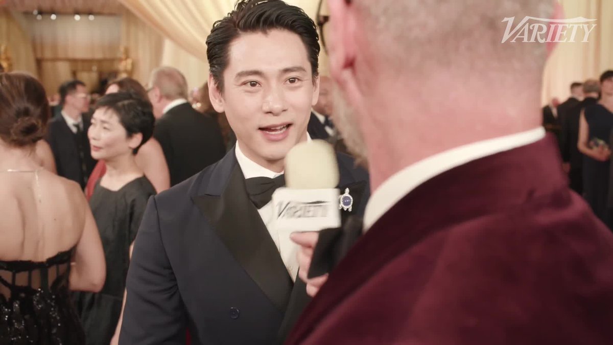 #PastLives star Teo Yoo wears a turtle pin to the #Oscars in honor of his pet tortoise, Momo, who died last year. “I was in tears for about three days.” | Variety On the Carpet presented by DIRECTV