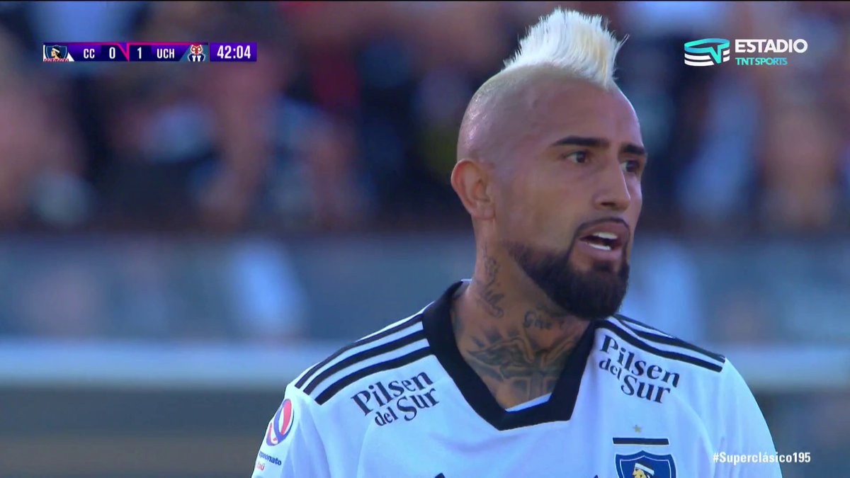 👀⚽👑 Lujo del Rey y el primer aviso albo Arturo Vidal hizo y deshizo, pero su remate se fue por encima del travesaño, en el #Superclásico195. Disfruta de nuestro fútbol en Estadio TNT Sports, estés donde estés 📲💻 📍