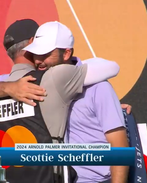 A winner @APInv once again 🏆 The winning moment for Scottie Scheffler.