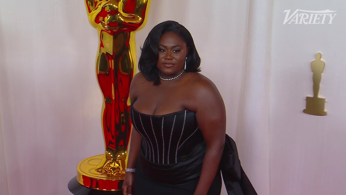 Danielle Brooks poses for photos at the #Oscars.