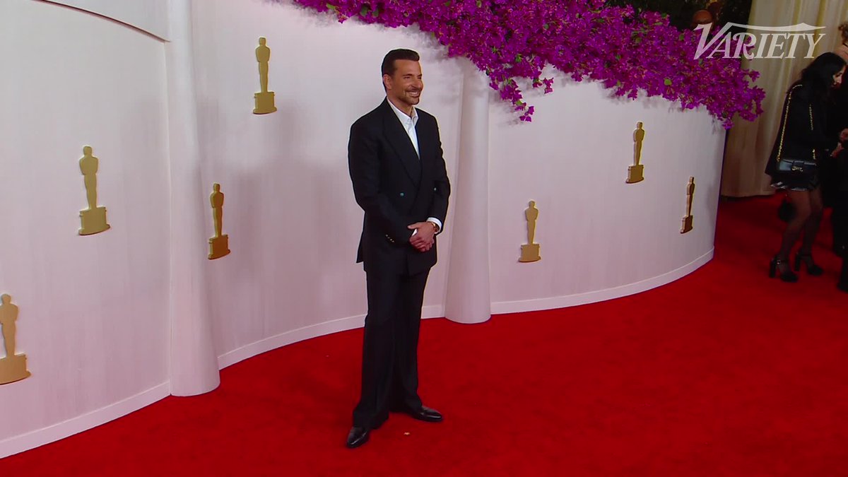 Bradley Cooper poses for photos at the #Oscars.