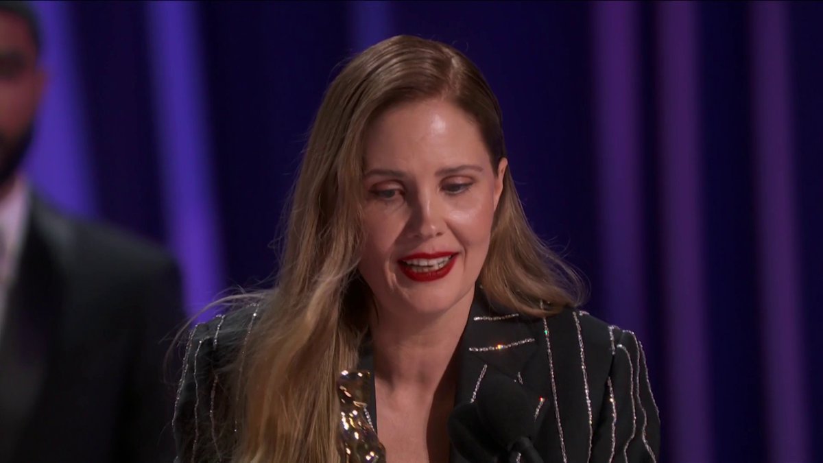 « Cet Oscar va m’aider à traverser la crise la quarantaine ! » Justine Triet et Arthur Harari sur la scène des #Oscars2024