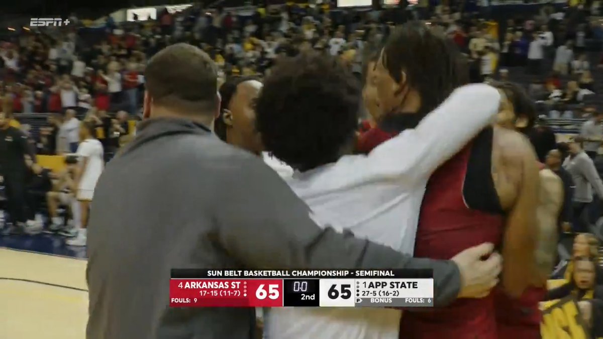 ARKANSAS STATE WINS IT AT THE BUZZER 🚨 Arkansas State Men’s Basketball THE RED WOLVES ARE HEADING TO THE SUN BELT TITLE GAME 🔥 (via Sun Belt)