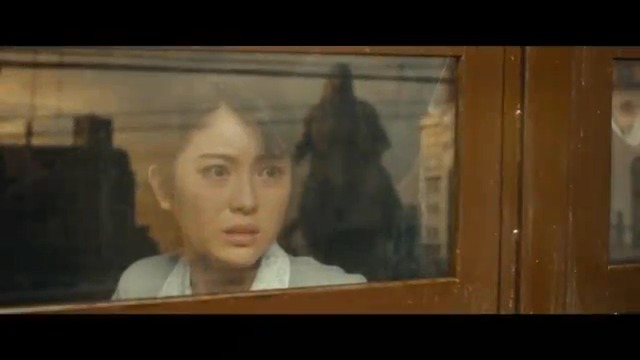 ／ 🎬映画『ゴジラ-1.0』 第96回アカデミー賞「視覚効果賞」受賞🏆 ＼ アジア圏の映画で初めて「視覚効果賞」にノミネートされていた本作ですが、現地時間3月10日16時（日本時間3月11日8時）より始まった授賞式において、「視覚効果賞」を受賞しました！ 《#山崎貴 監督スピーチ》※日本語訳 「四十年以上前に『スターウォーズ』と『未知との遭遇』を見たショックからキャリアをスタートさせた私にとって、この場所は望む事すら想像しなかった場所でした。ノミネートの瞬間、私たちはまさにロッキー・バルボアでした。強大なライバルたちの前でリングに立たせてもらえた事はすでに奇跡でした。しかし私たちは今ここに居ます。この場所から遠く離れた所でVFXを志しているみんな！ ハリウッドが君たちにも挑戦権がある事を証明してくれたよ！ 最後にスタッフキャストを代表して、去年失った我々のプロデューサー、阿部秀司さんに言いたいです。「俺たちはやったよ！」 ありがとうございました！」 ▼上映劇場はこちら #Oscar #ゴジラマイナスワン #ゴジラ #GodzillaMinusOne #Godzilla ゴジラ