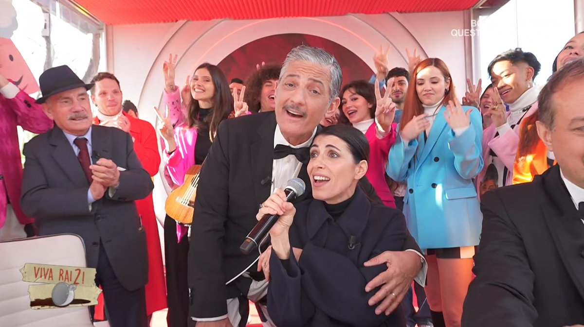 La rubrica si chiama "giorgia 🤷🏻‍♀️ canta maschio", brividi e pelle d'oca sono compresi nel pacchetto...sappiatelo! #VivaRai2 @fiorello