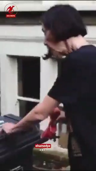 "Gazze’de soykırım yapan İsrail’i destekleyen İngiltere’de bir İngiliz olmak midemi bulandırıyor" ▪️Ünlü İngiliz Modacı Katherine Hamnett, Kraliçe’den aldığı "Britanya İmparatorluk Madalyasını" çöpe attı