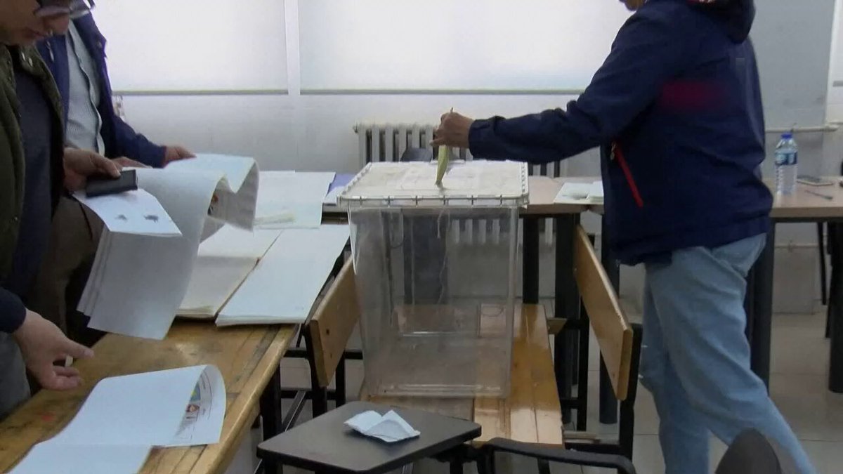 Saat 19.30'da CNN TÜRK'te Fulya Öztürk'ün canlı yayın konuğu olacağım. İzlemek için: