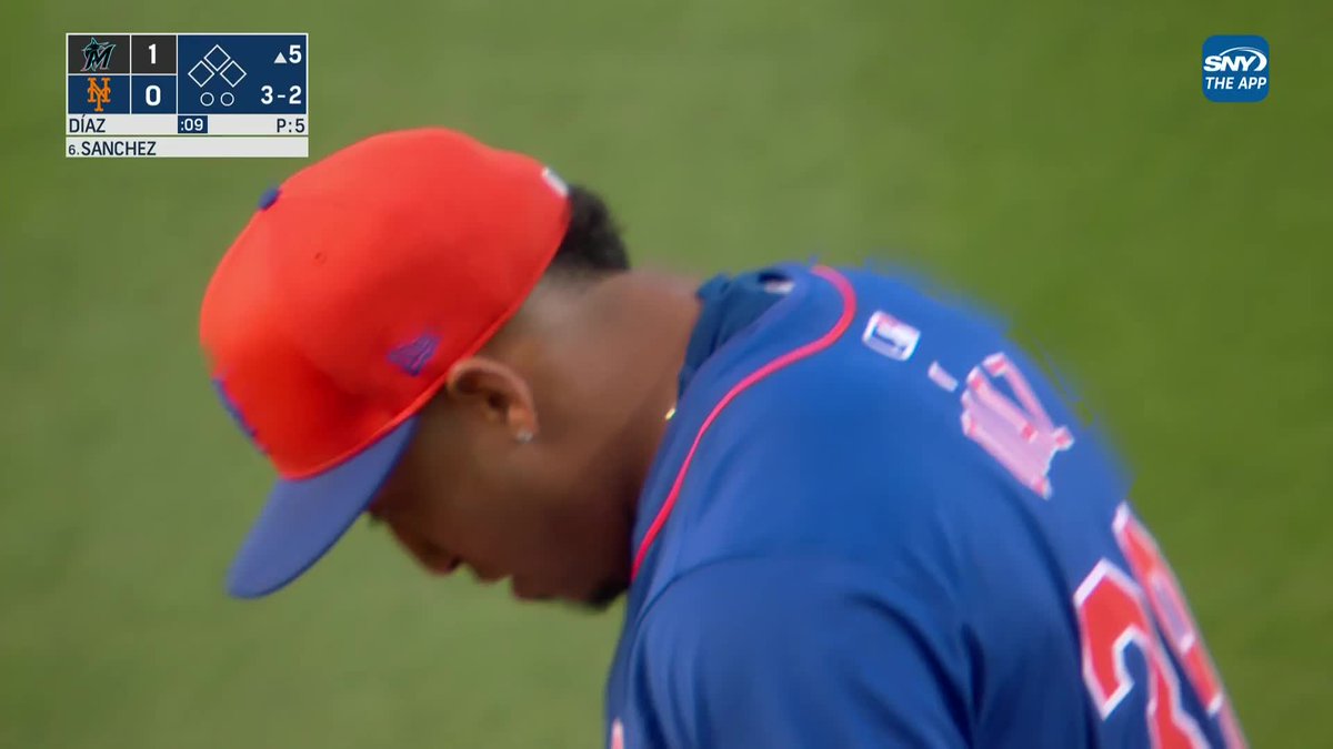 WOW. Edwin Díaz strikes out the side in his spring debut!