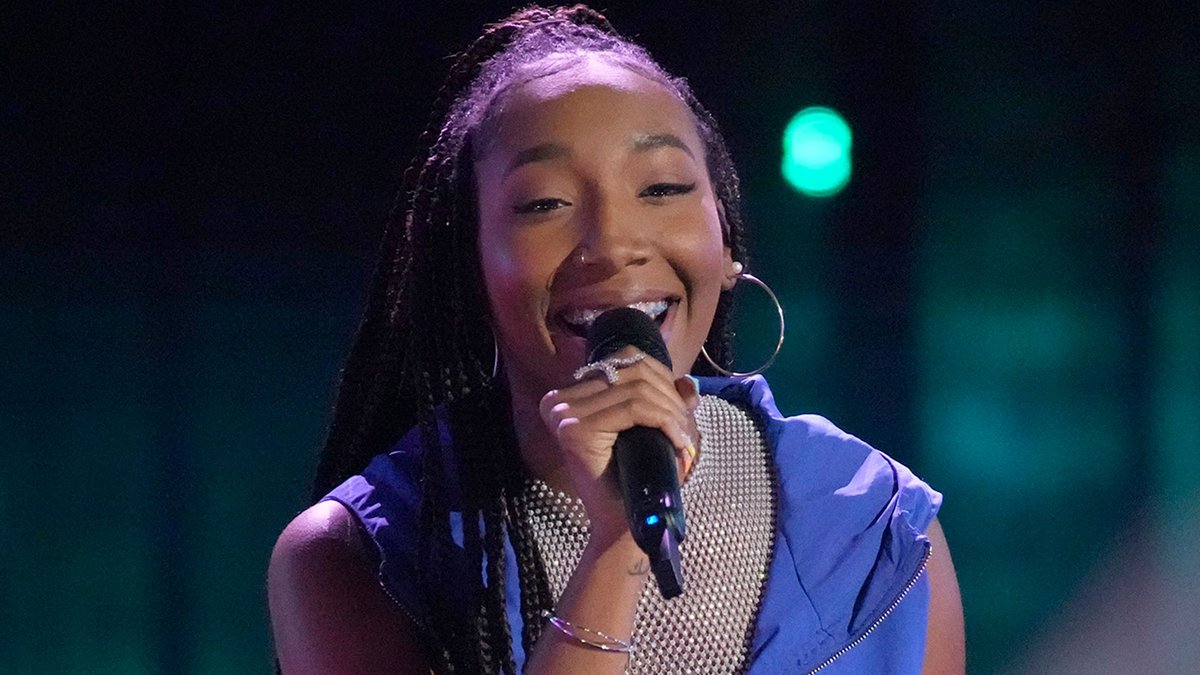 .elyscia_sings has us ALL grooving with her rendition of "P.Y.T" by Michael Jackson 🎶 #TheVoice
