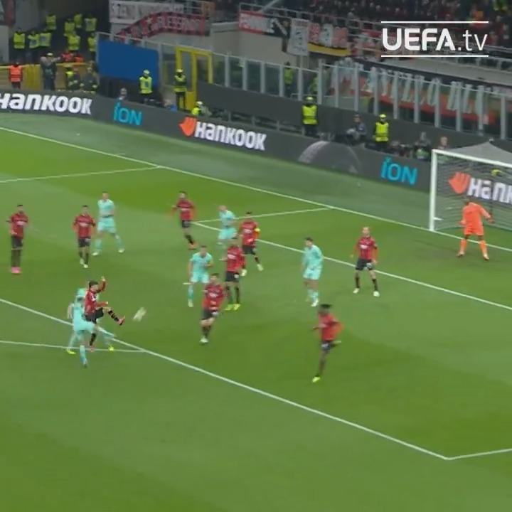 Douděra's volley 🥵 SK Slavia Praha || #UEL