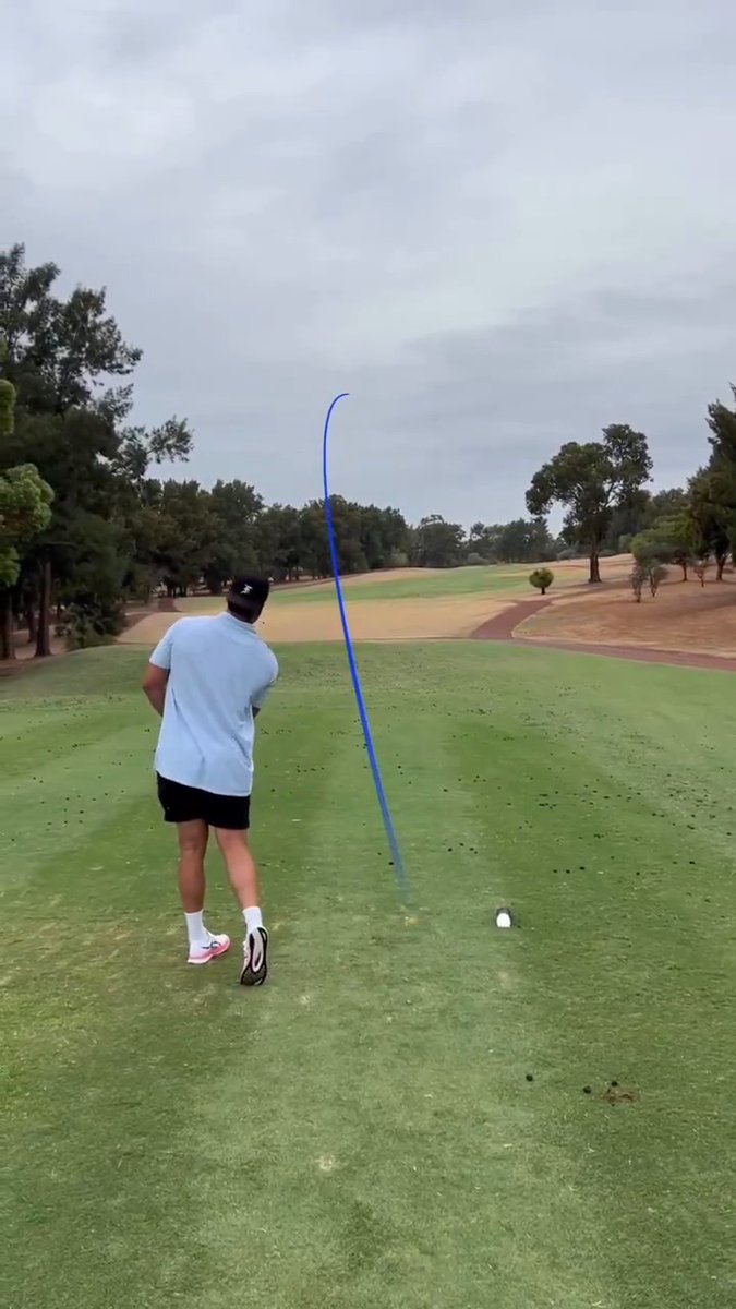 Sometimes, you've just got to play the slice. 😂🤷‍♂️ (📹: Instagram/ justballstriking, braydeniose)