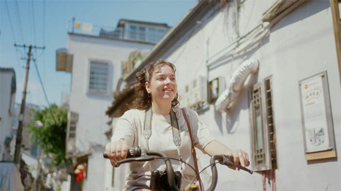 Delve into the heart of #Wenzhou with Machi from the UK as she captures the city's essence in its quaint alleys and ancient streets. Watch the video to uncover the rich tapestry of local heritage and culture. #Lucheng #WenzhouCulture #ILoveWenzhou