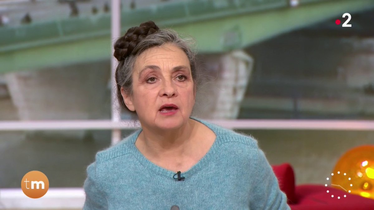 "Sa bise était mal placée, je ne suis pas son pote" Catherine Ringer revient sur "vent" à Emmanuel Macron de la cérémonie de scellement de l’IVG dans la Constitution 🇫🇷🗯️ #Telematin Catherine Ringer