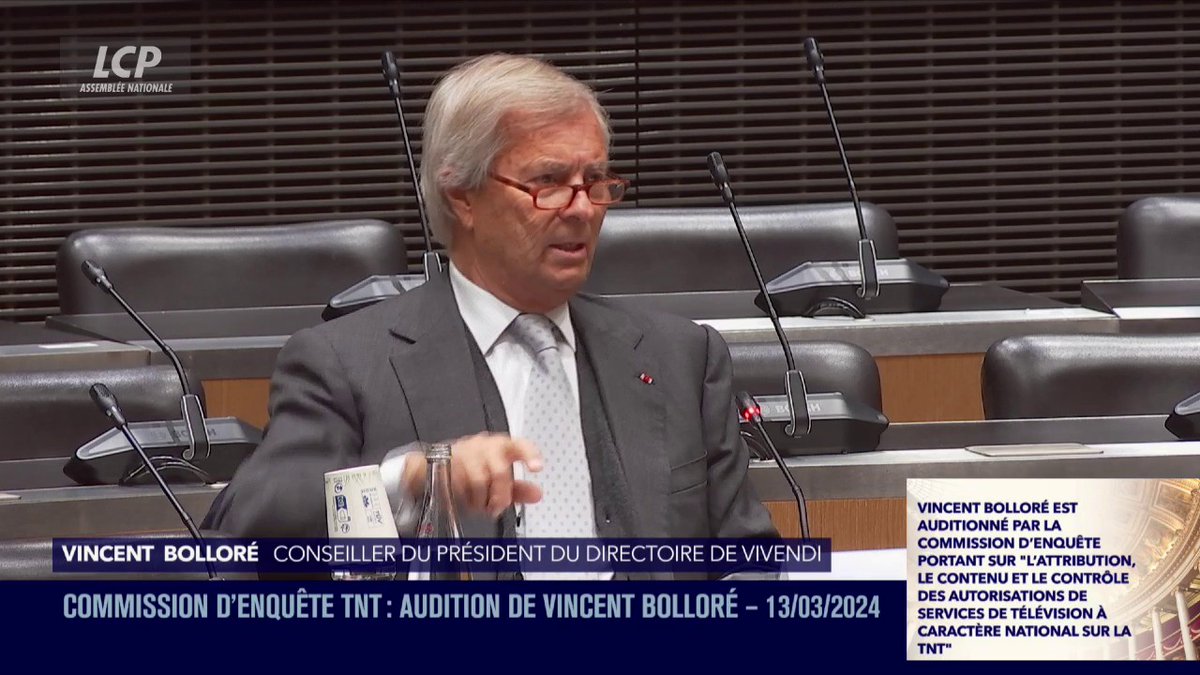 "J'ai eu la chance de naître dans une famille catholique, bretonne, riche et célèbre" : en début d'audition, Vincent Bolloré présente sa famille et son parcours. #DirectAN #Bolloré