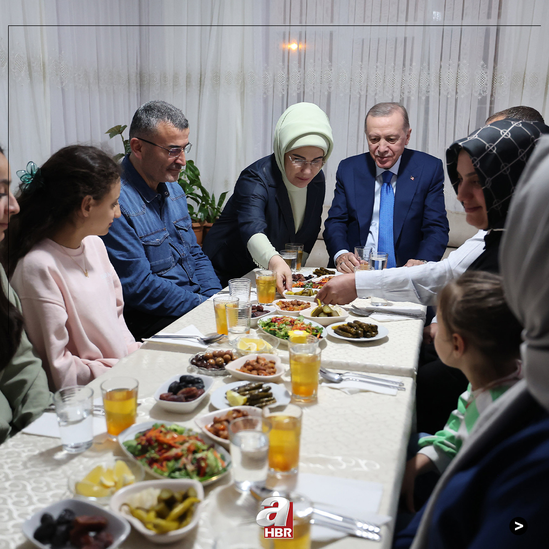 Başkan Erdoğan ve eşi Emine Erdoğan, iftarda Ankara'nın Altındağ ilçesinde Ali Osman Taş ve ailesine misafir oldu. “Uzun yoldan geliyorum.” :)