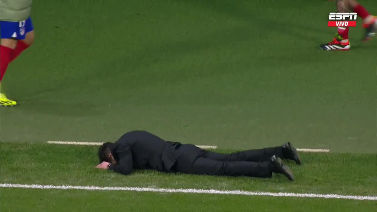 No se puede creer lo que erró Riquelme al ÚLTIMO MINUTO de partido. Era la clasificación del Atlético de Madrid a cuartos. La reacción del Cholo Simeone lo resume todo...🤯🇪🇸