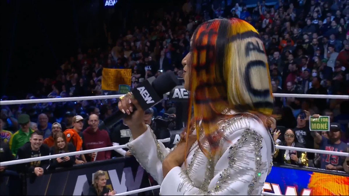 Mercedes Moné shows her appreciation for her hometown crowd in Bo$$ton! Watch #AEWDynamite #AEWBigBusiness LIVE on TBS! Último Moné