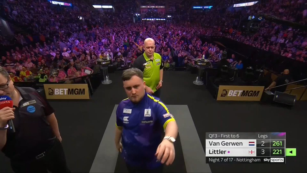 LITTLER LEADS BY TWO! What a ridiculous game this is 🔥 Both players averaging near 110 as Littler leads 4-2. 📺 #PLDarts