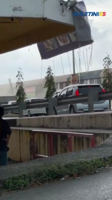 Penduduk bandar ini dikejutkan dengan kejadian pusaran angin menyerupai puting beliung pada kira-kira jam 2 petang tadi.