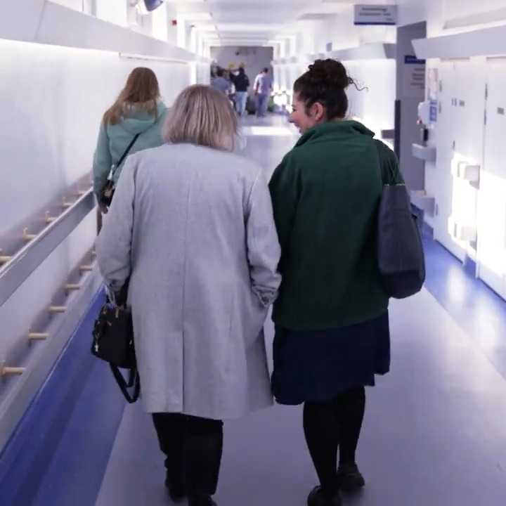 Debbie found it daunting when she was diagnosed with a rare cancer, but her cancer nurse Sarah gave her the support she needed 💚 We're celebrating all of the amazing work that Cancer Clinical Nurse Specialists do every day, to mark #NationalCancerCNSDay 🌈