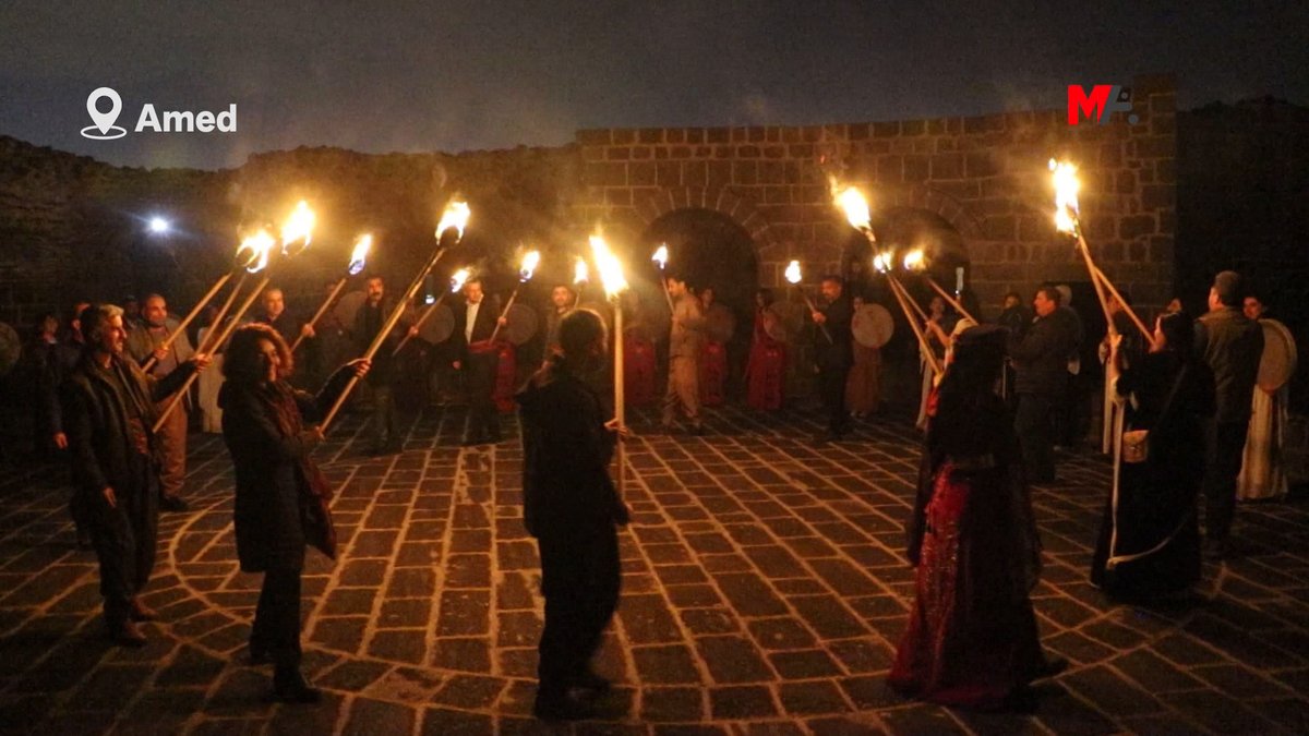 Amed surlarında erbaneli ve meşaleli Newroz kutlaması