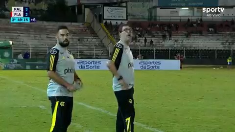 "Vocês são fracas e horrorosas", diz Maurício Salgado, técnico do Flamengo, para quarta árbitra no fim do jogo contra o Palmeiras, pelo Brasileiro Feminino