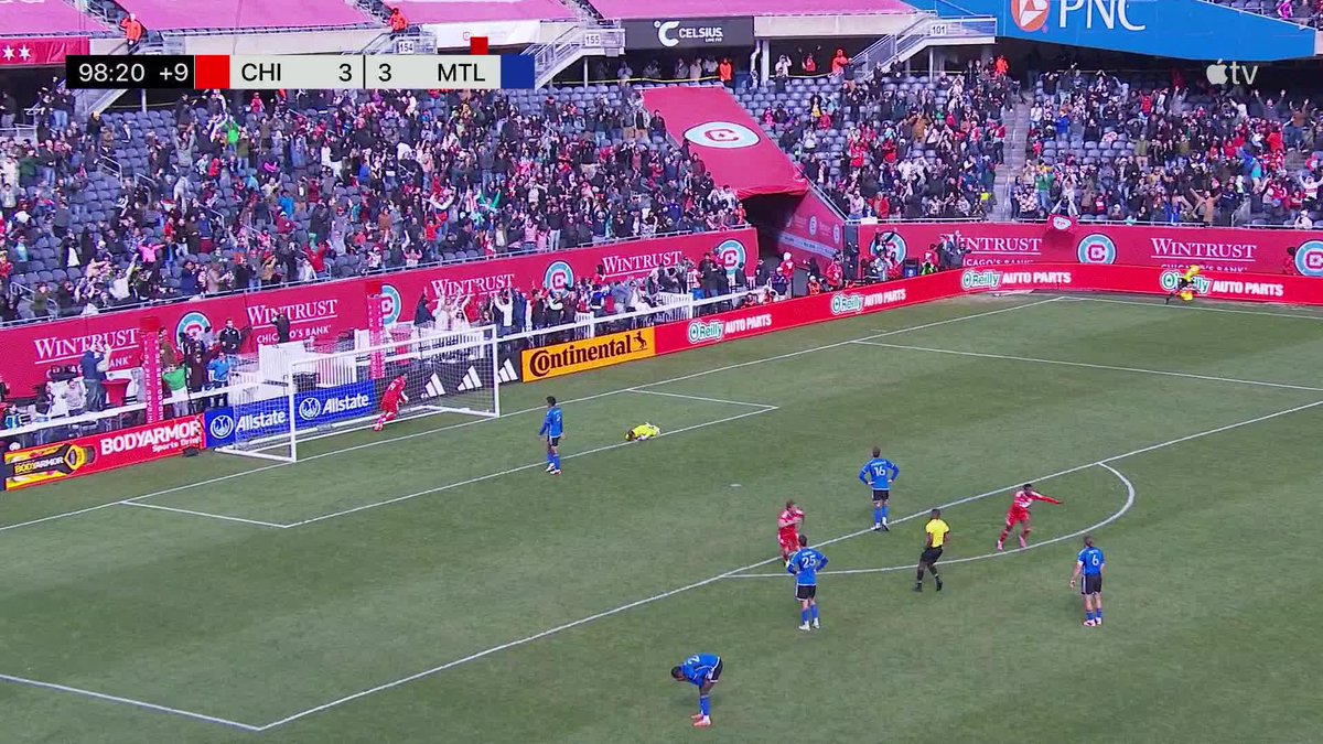 THAT'S WHY THEY CALL IT THE WINDY CITY Stoppage-time scenes in Chicago! 🤯